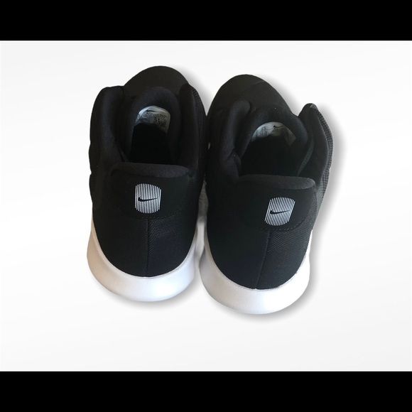 NIKE SNEAKERS FOR BOYS SIZE 6.5 - Picture 3 of 4